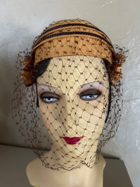 SHOWY 1930\'s MUSTARD YELLOW FELT TOQUE WITH CURLY BANDS/SEQUINS/VEIL main image 7